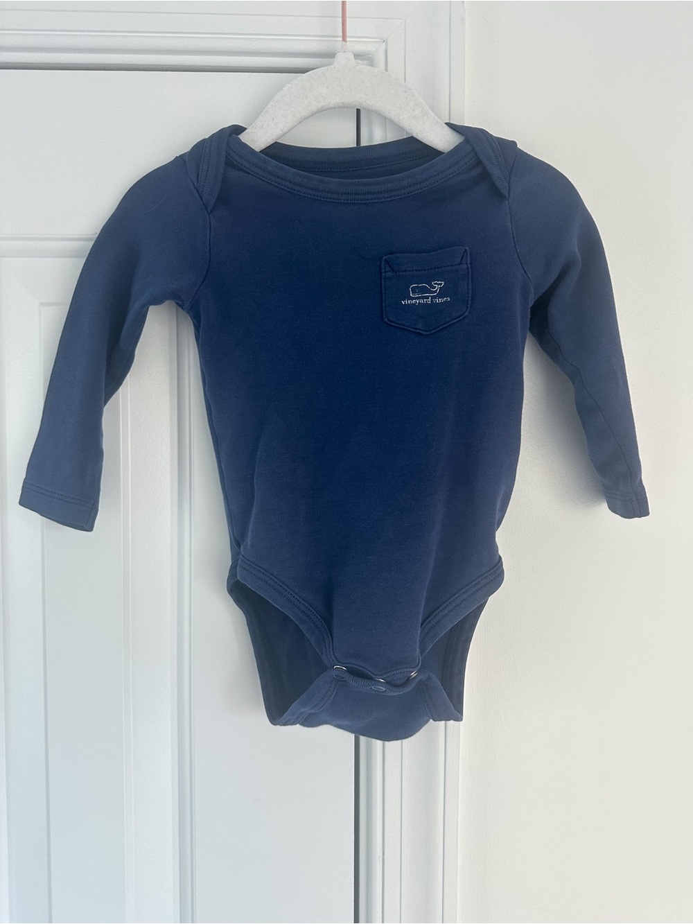 Vineyard Vines Navy Long-Sleeve Baby onsie 6-12m